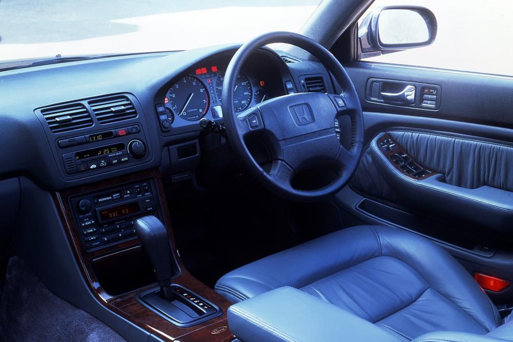Honda Legend 2 поколение (1990-1996) Купе интерьер 
