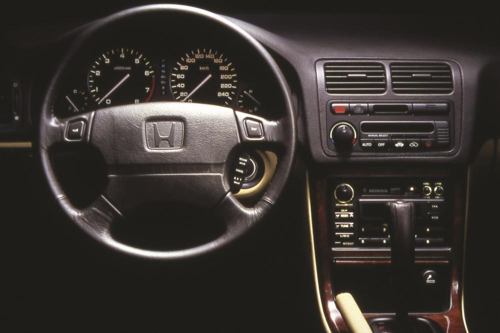 Honda Legend 2 поколение (1990-1996) Купе интерьер