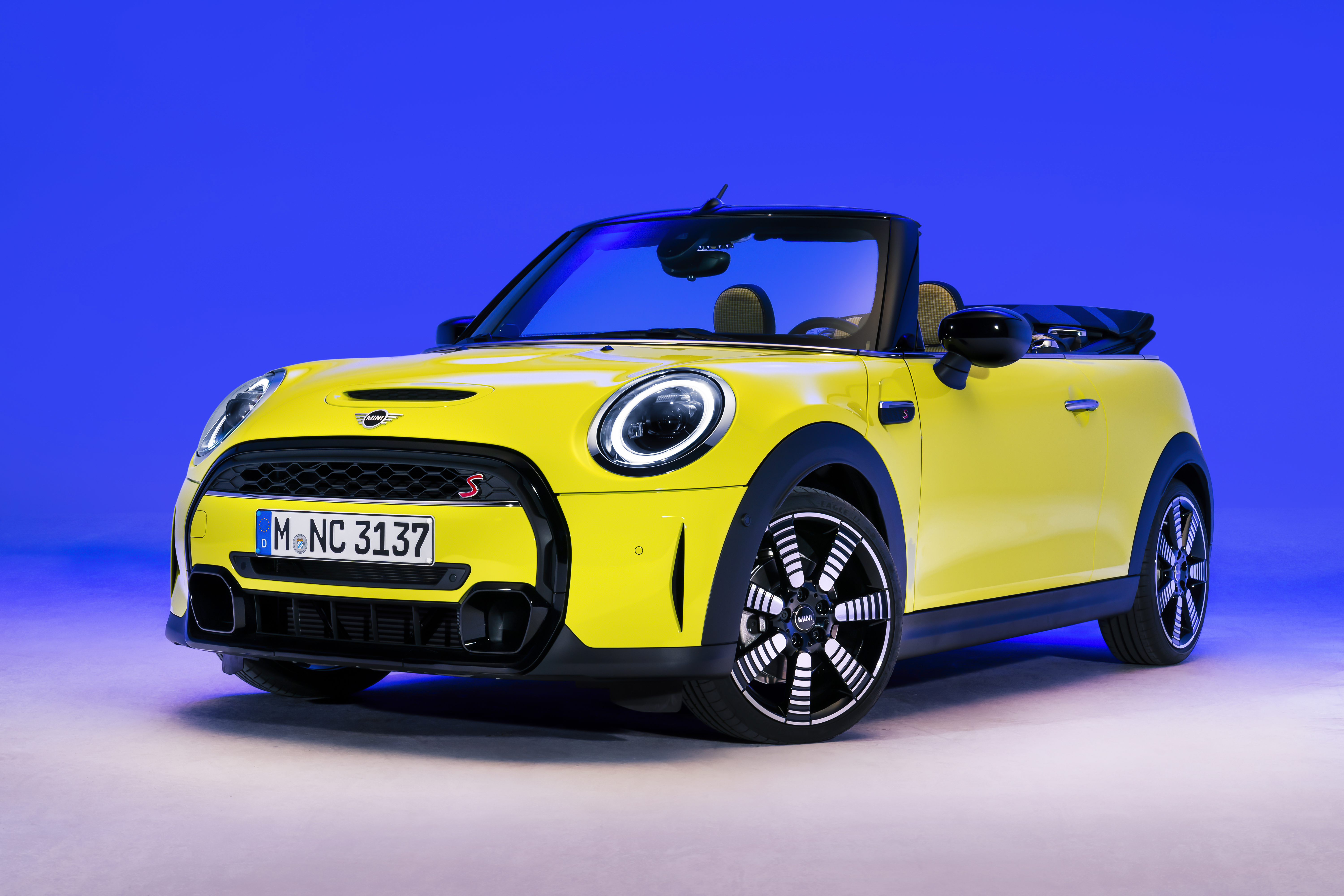 Новинки мини. Мини Купер 2021. Мини Купер 2021 кабриолет. Мини Купер 2022. Mini Cooper s 2021.