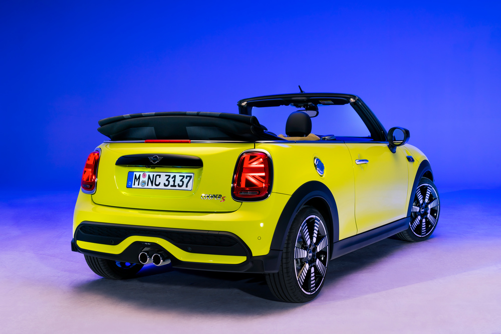 Mini Cabrio F57 [2-й рестайлинг] (2021) Cooper S кабриолет 2-дв.