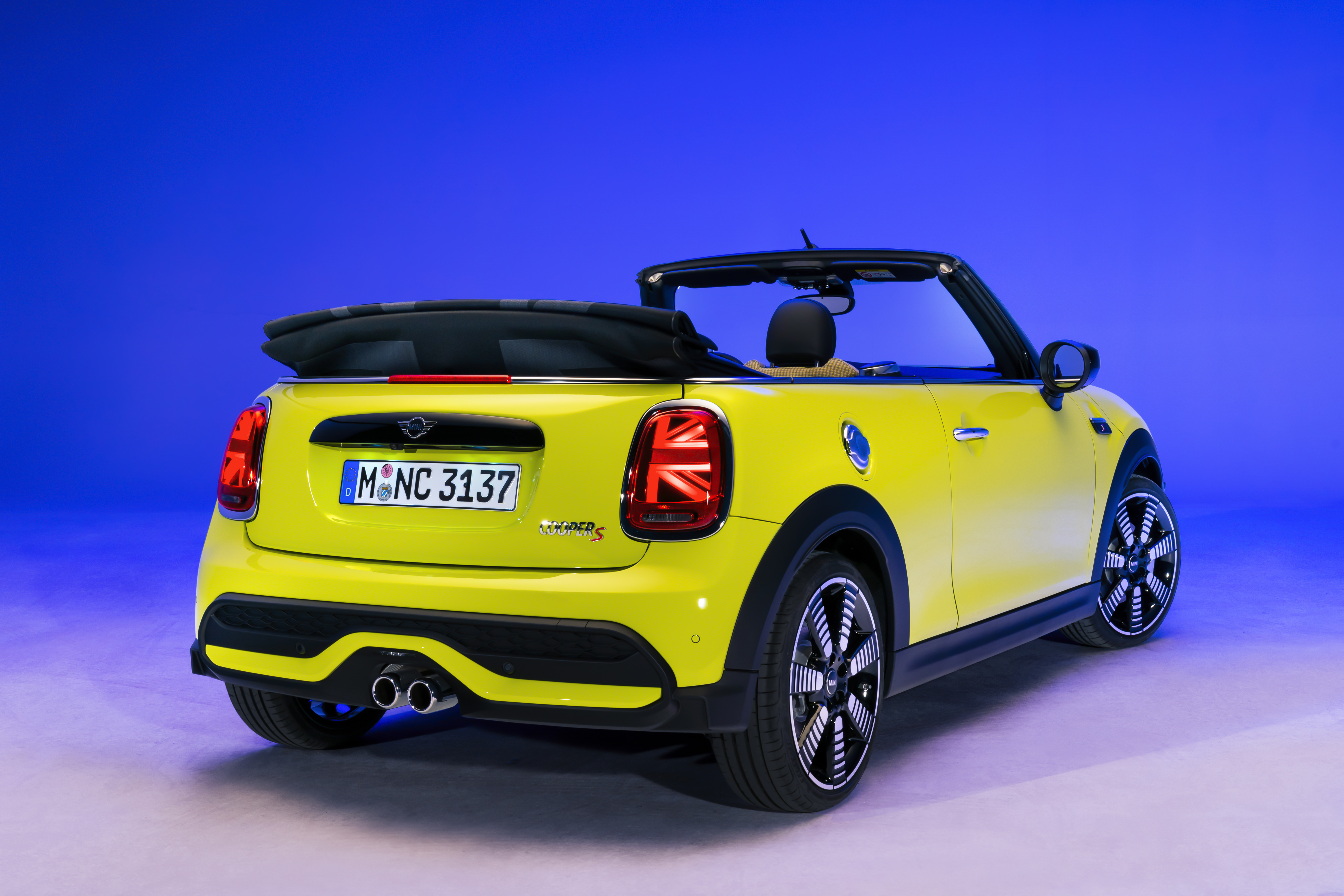 Нова мини. Мини Купер 2021. Mini Cooper Cabrio 2021. Мини Купер 2021 кабриолет. Mini Cooper s 2021.