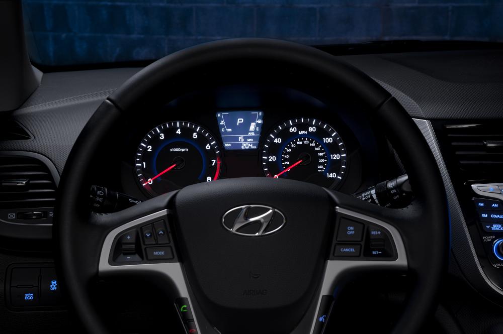 Hyundai Accent 4 поколение RB (2010-2018) Седан интерьер 