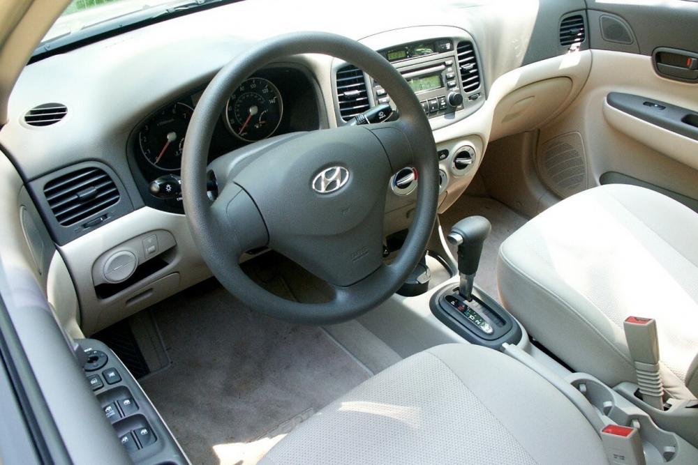 Hyundai Accent 3 поколение MC (2006-2011) Седан интерьер 