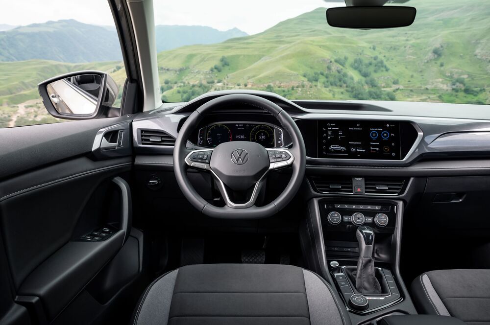 Volkswagen Taos кроссовер интерьер 