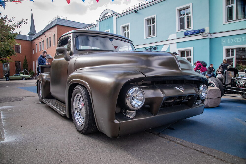 Выставка автомобилей wheels and chains. Смотреть фото Выставка автомобилей wheels and chains. Смотреть картинку Выставка автомобилей wheels and chains. Картинка про Выставка автомобилей wheels and chains. Фото Выставка автомобилей wheels and chains