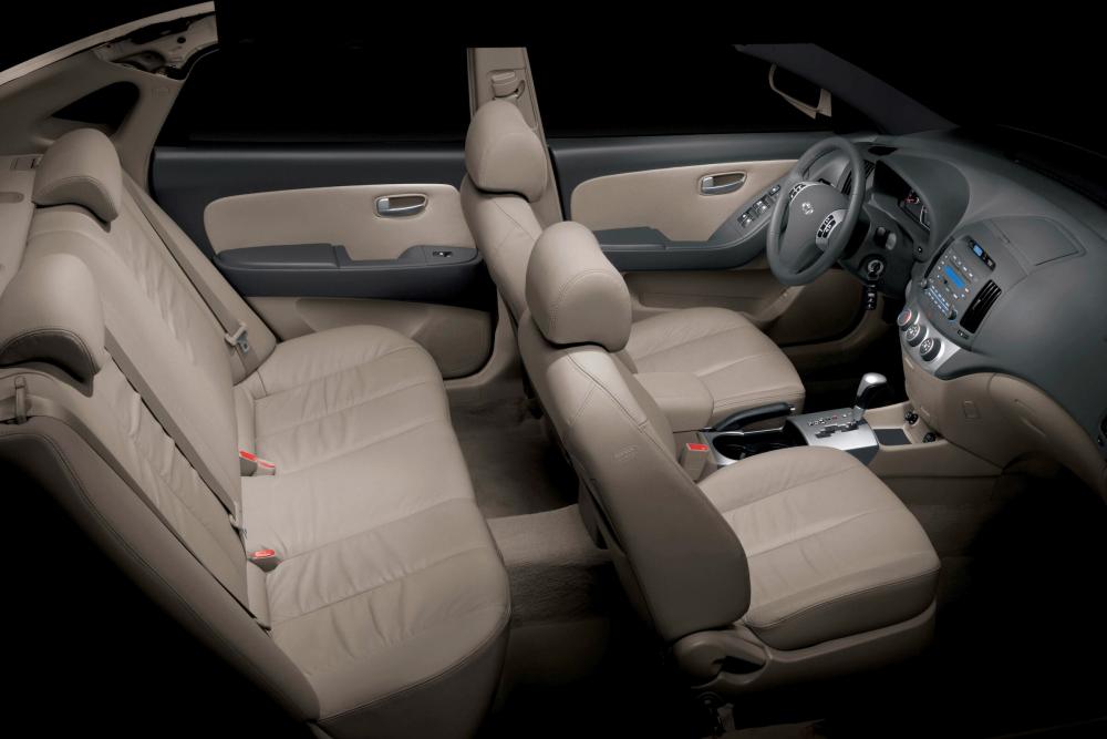 Hyundai Elantra 4 поколение HD (2006-2011) Седан интерьер