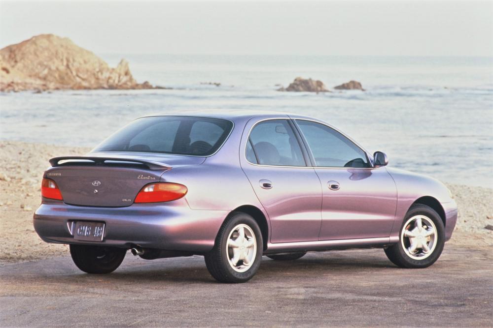 Hyundai Elantra 2 поколение J2 (1995-1998) Седан