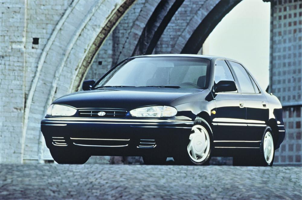 Hyundai Elantra 1 поколение J1 рестайлинг (1993-1995) Седан