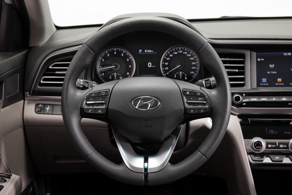 Hyundai Elantra AD рестайлинг Седан интерьер