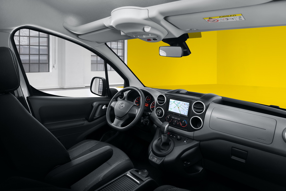 Opel Combo Life RU Spec. (2020) минивэн интерьер 