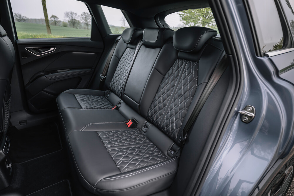 Audi Q4 e-tron 1 поколение (2020) кроссовер интерьер 