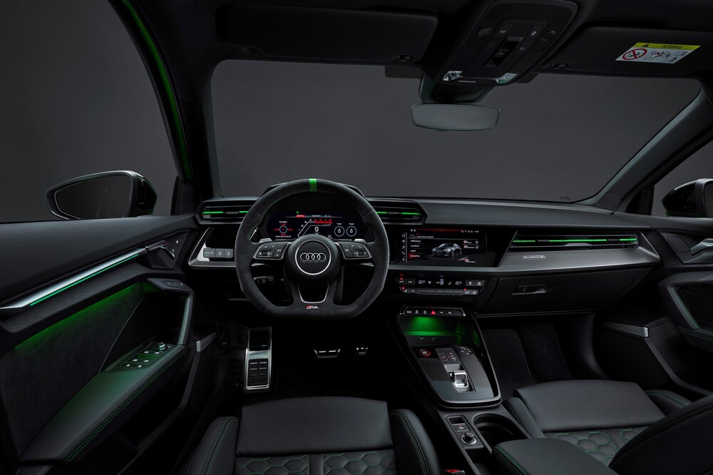 Audi RS 3 8Y (2021) седан интерьер 