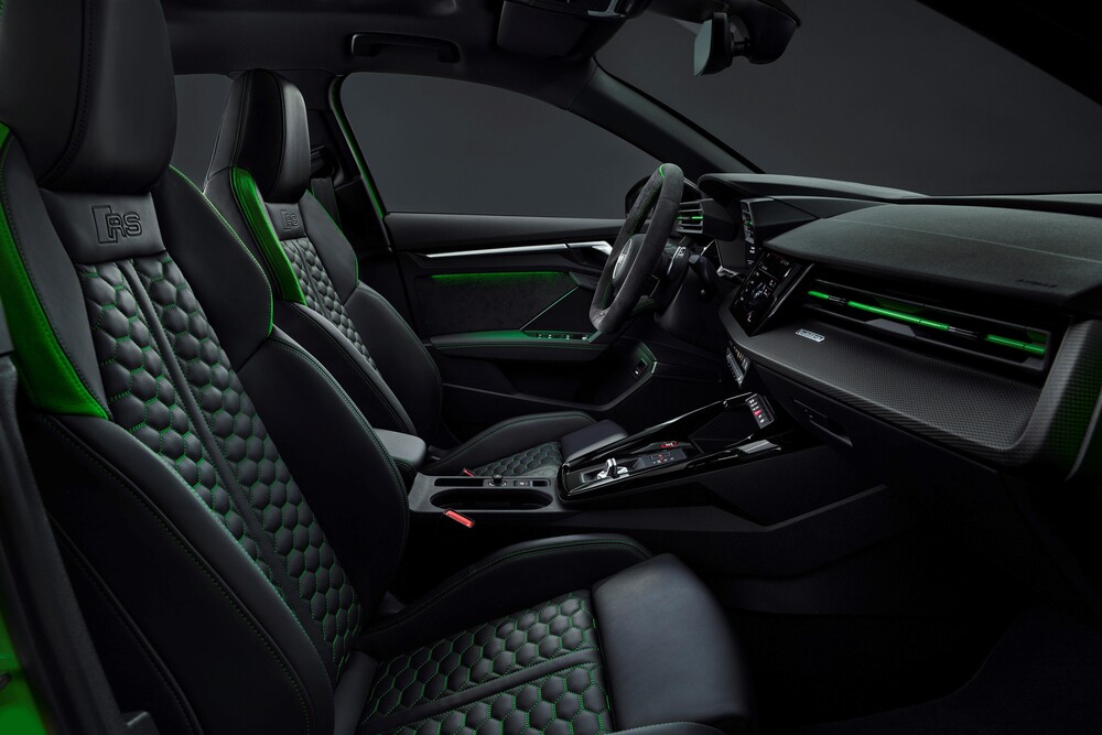 Audi RS 3 8Y (2021) седан интерьер 