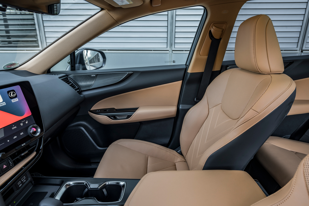 Lexus NX 2 поколение (2021) кроссовер интерьер 
