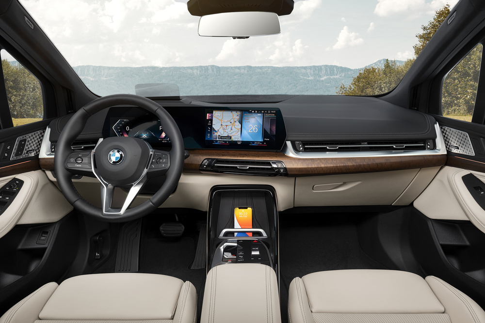 BMW 2 серия Active Tourer 2 поколение (2021) минивэн интерьер 