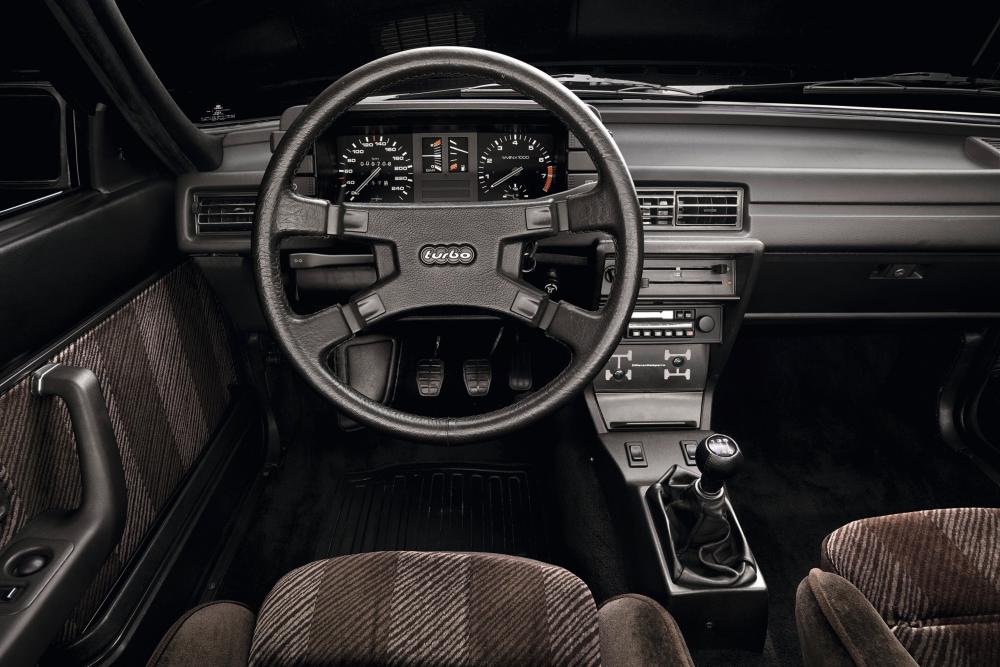Audi Quattro 1 поколение Typ 85 (1980-1985) интерьер 