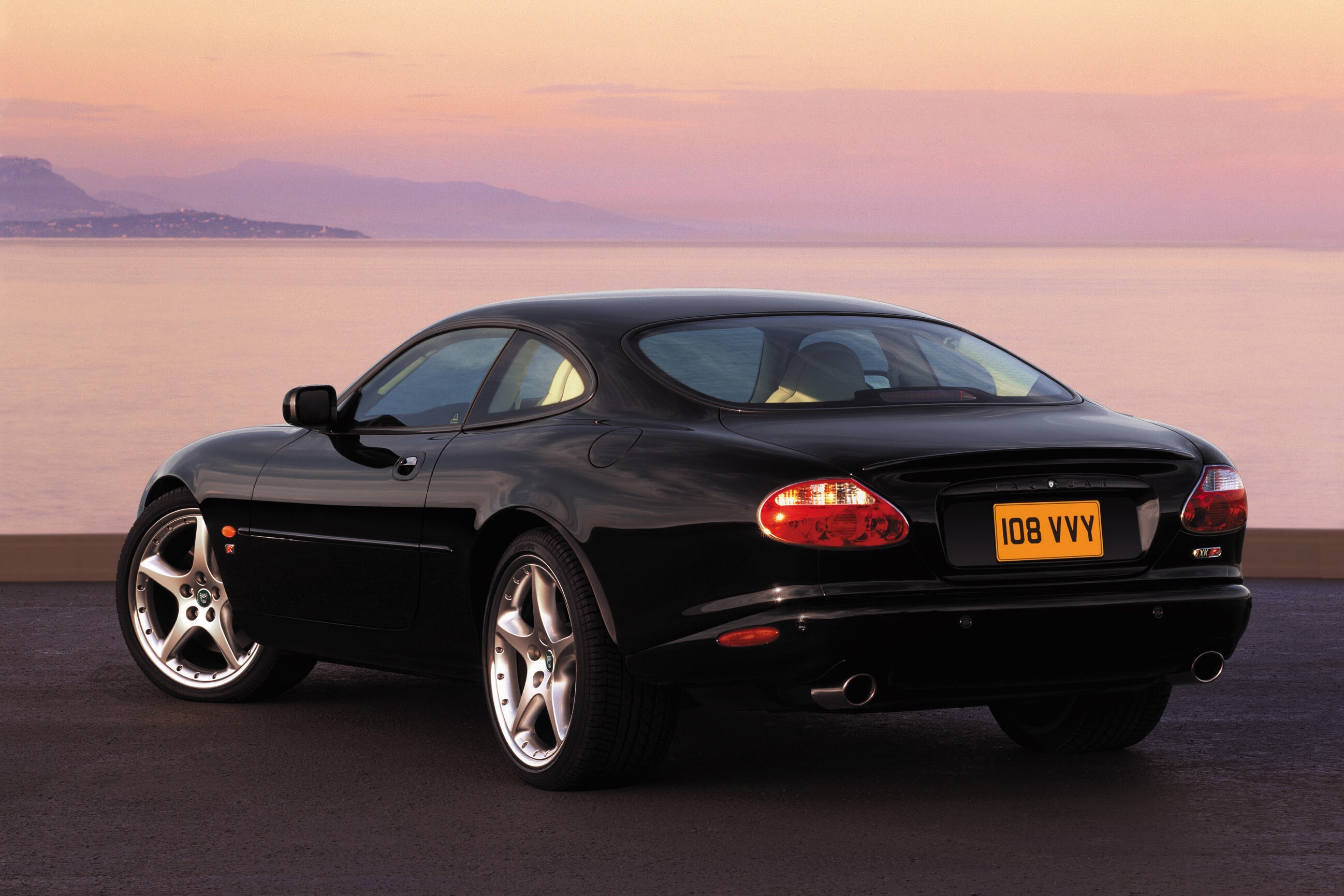 Виды 2000. Jaguar XK 2003. Jaguar XKR 1996. Jaguar XKR Coupe. Jaguar xk8 2004.