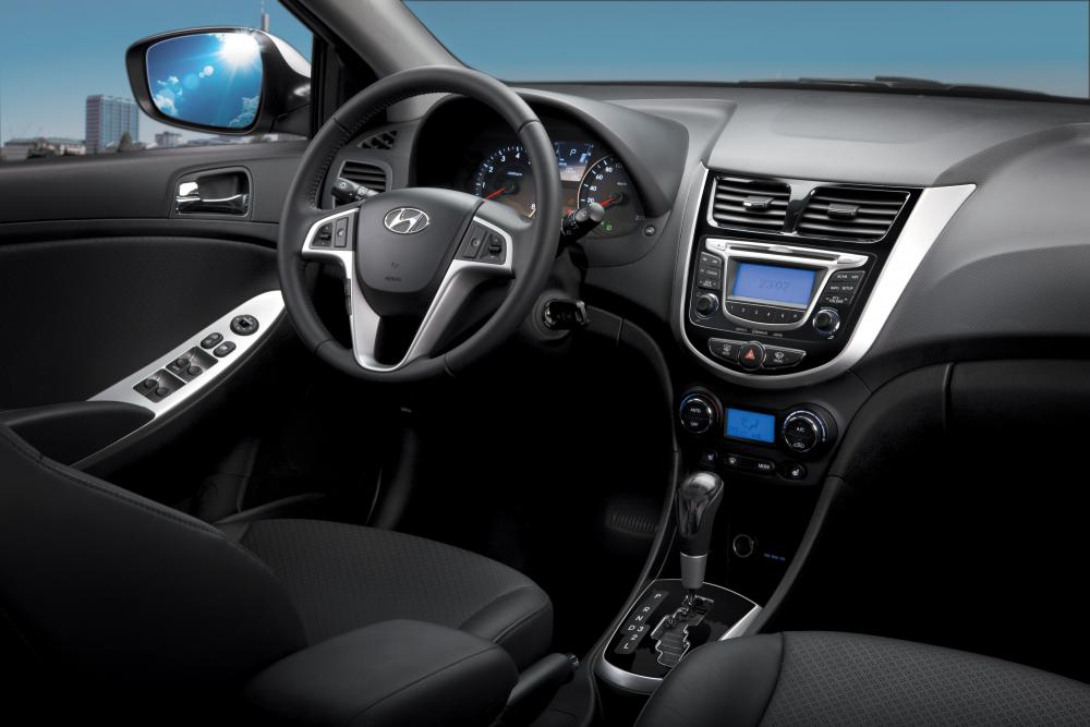 Hyundai Solaris 1 поколение (2010-2014) Седан интерьер 