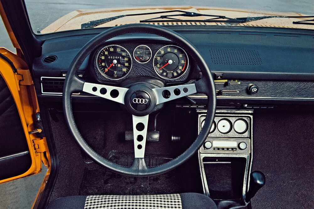 Audi 80 B1 (1973-1976) GT седан 2-дв.