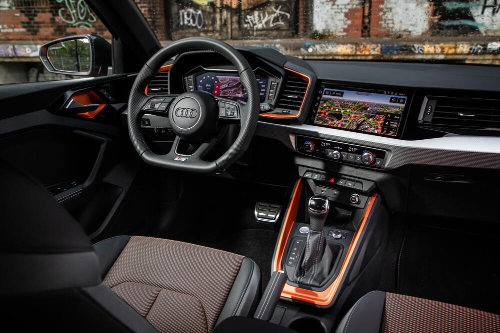 Audi A1 2 поколение (2019) Citycarver интерьер 