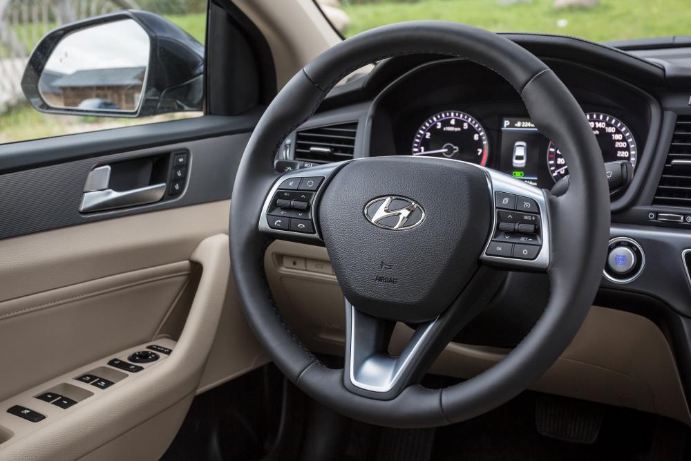 Hyundai Sonata LF [рестайлинг] (2017) Седан интерьер 