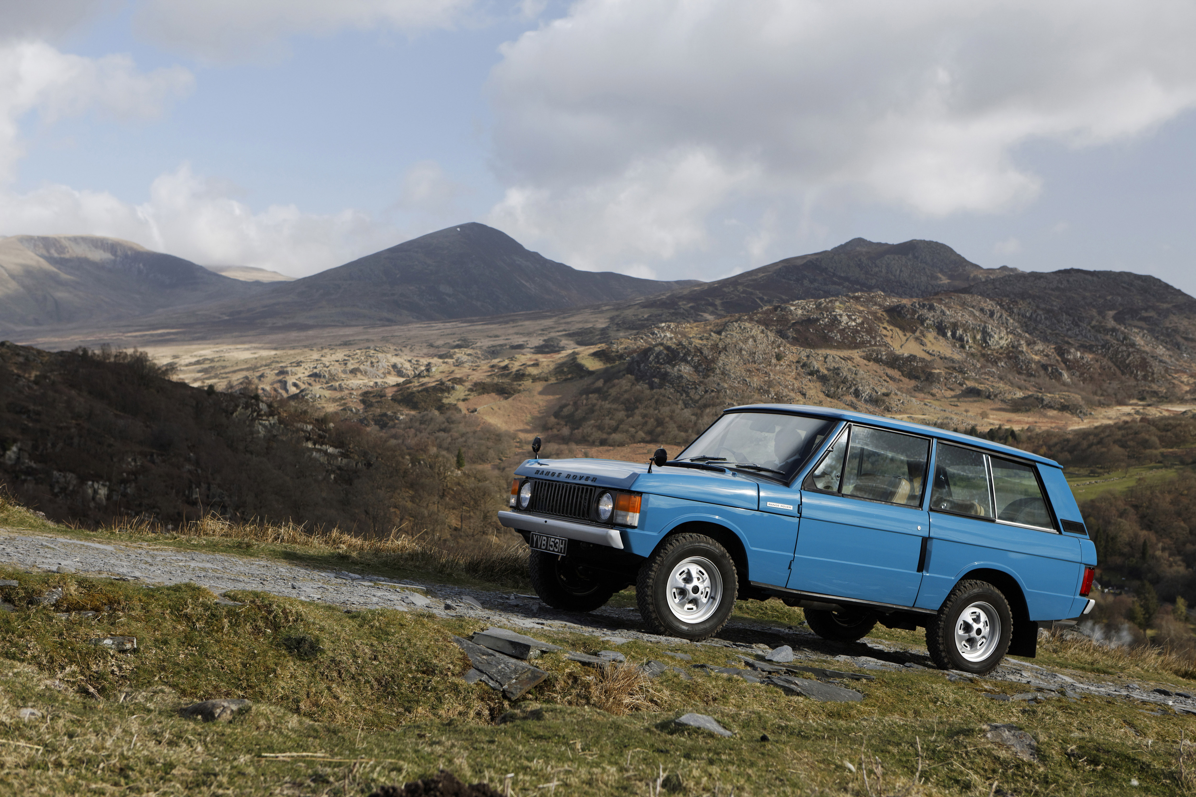 Classic range. Рендж Ровер 1969. Ленд Ровер 1969. Рендж Ровер Классик 1969. Range Rover 1969.