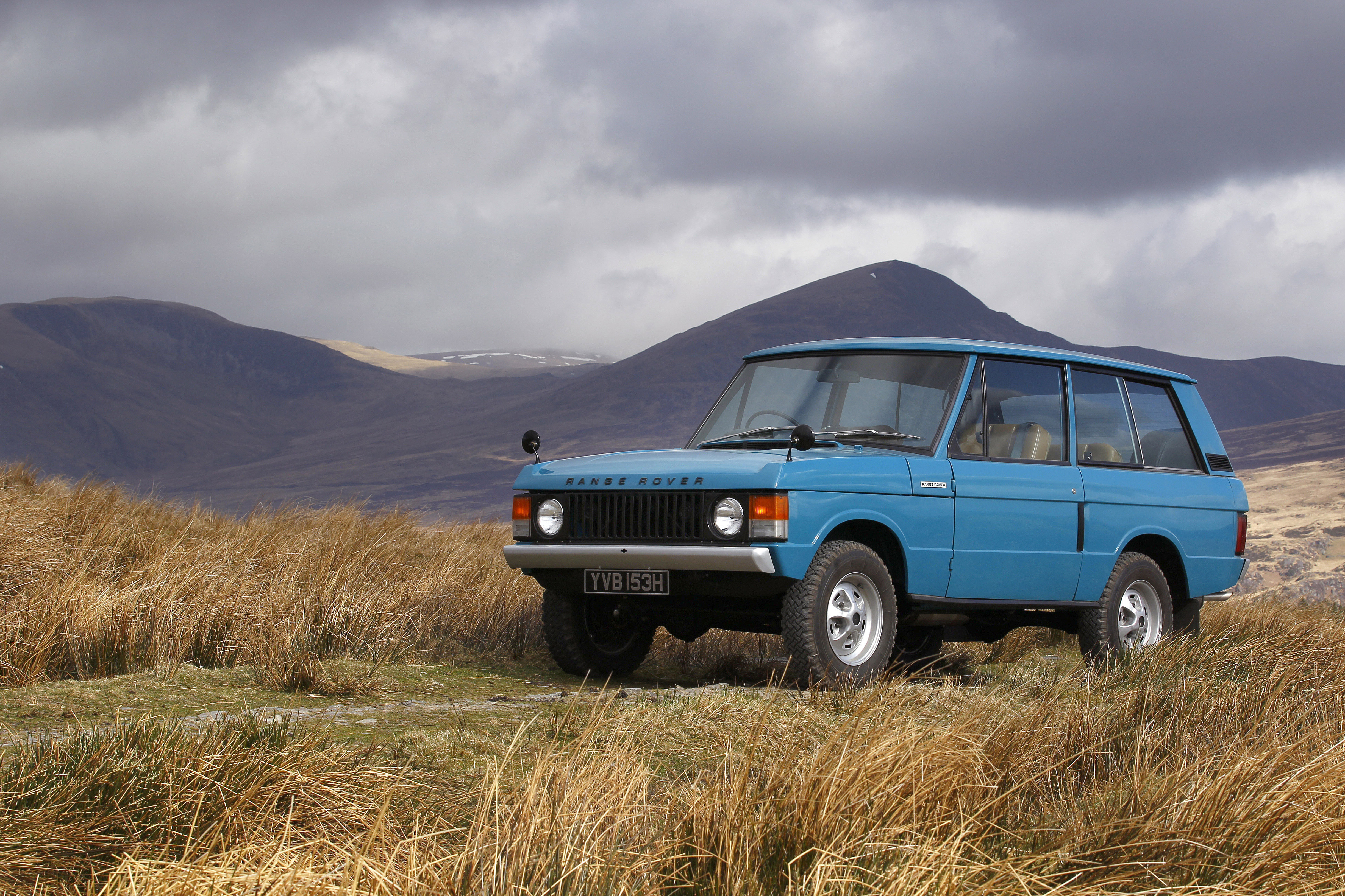 Classic range. Ленд Ровер Рендж Ровер 1970. Ленд Ровер Рендж Ровер 1. Land Rover range Rover Classic. Range Rover 1986.