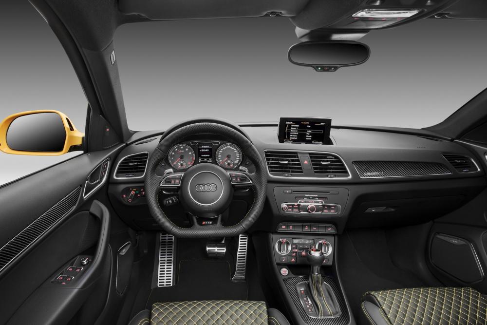 Audi RS Q3 1 поколение 8U интерьер
