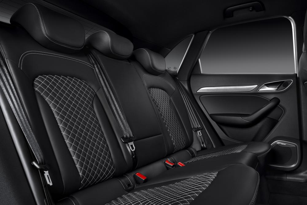 Audi RS Q3 1 поколение 8U интерьер 