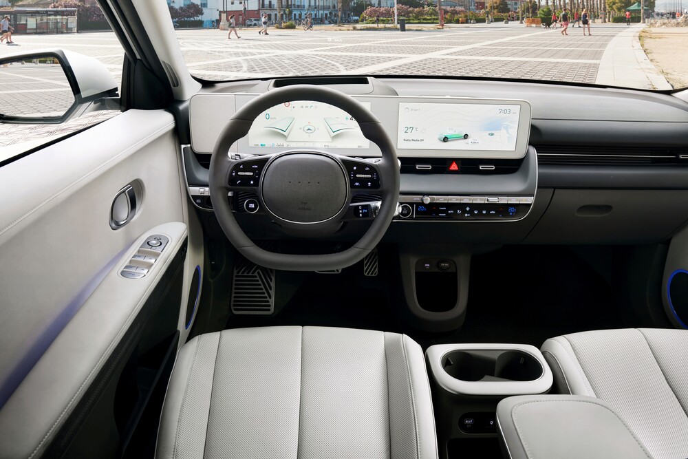 Hyundai Ioniq 5 1 поколение (2021) кроссовер 5 дв интерьер 