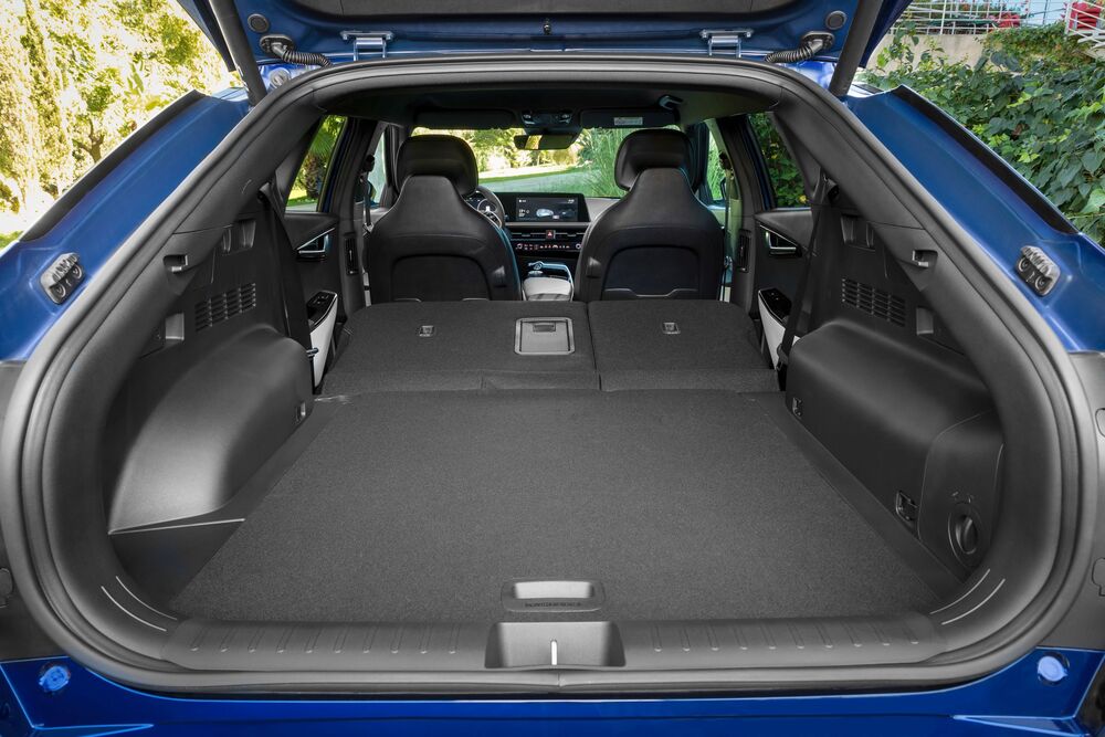 Kia EV6 1 поколение (2021) кроссовер интерьер багажник 