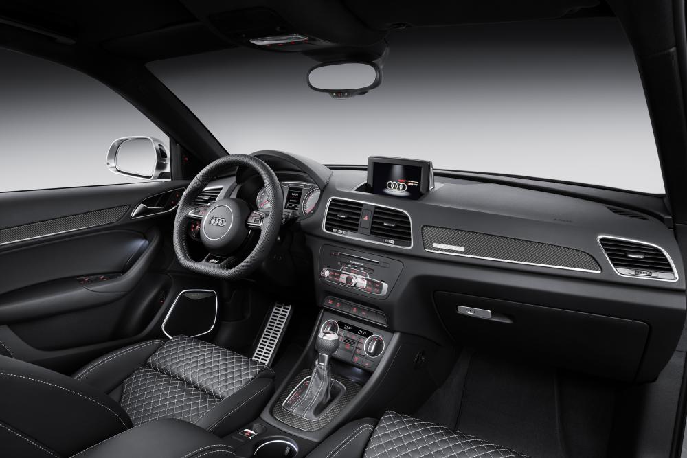 Audi RS Q3 1 поколение 8U рестайлинг интерьер