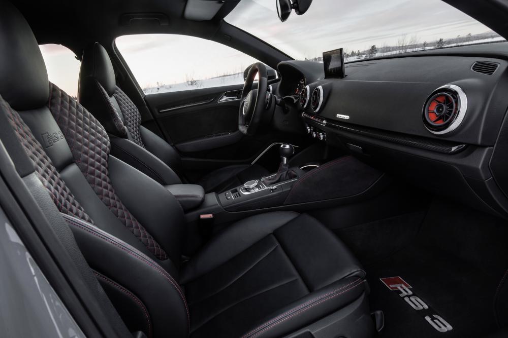 Audi RS 3 8VA (2015-2016) Sportback хетчбэк интерьер