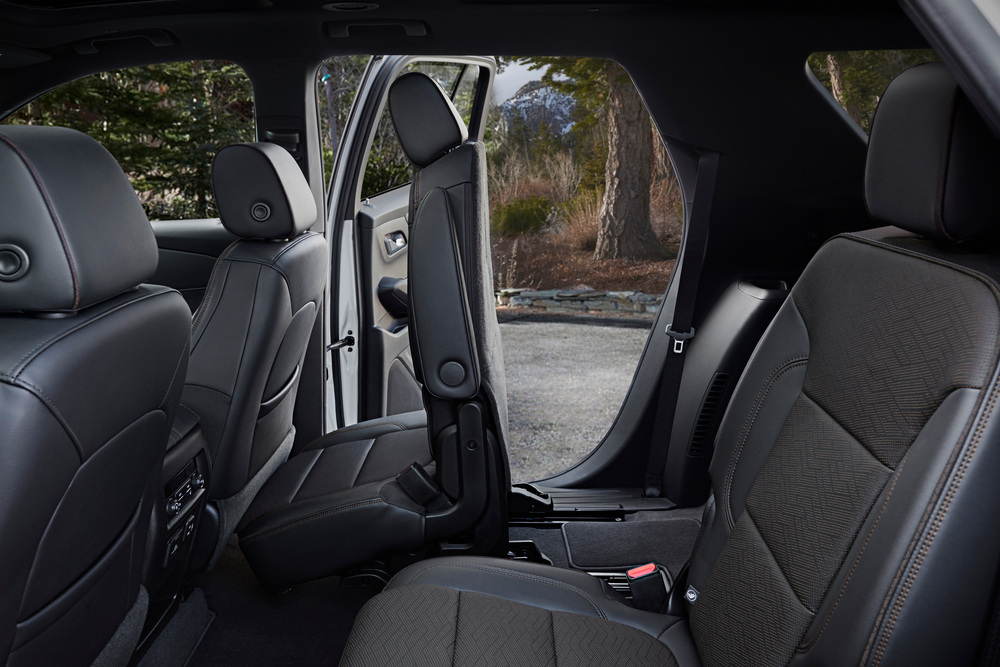Chevrolet Traverse 2 поколение рестайлинг (2021) кроссовер интерьер 