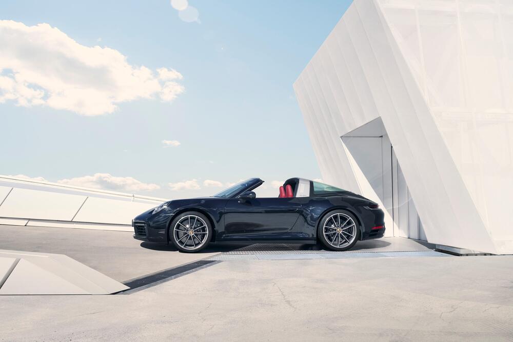 Porsche 911 8 поколение 992 (2020) Тарга