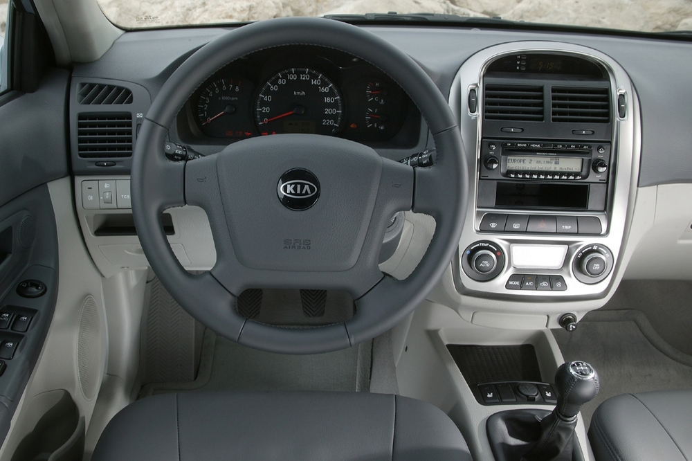 Kia Cerato 1 поколение (2004-2007) хэтчбек 5 дв