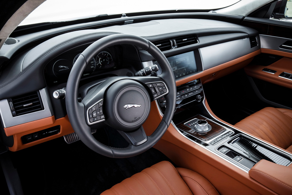 Jaguar XF 2 поколение X260 (2015-2021) Седан интерьер 