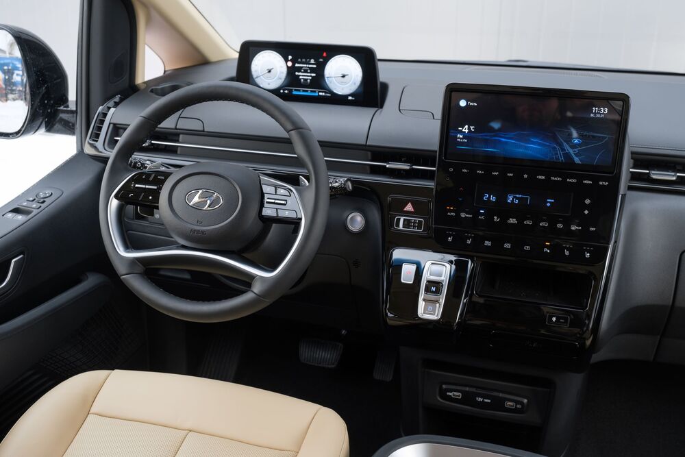 Hyundai Staria 1 поколение (2022) минивэн интерьер 