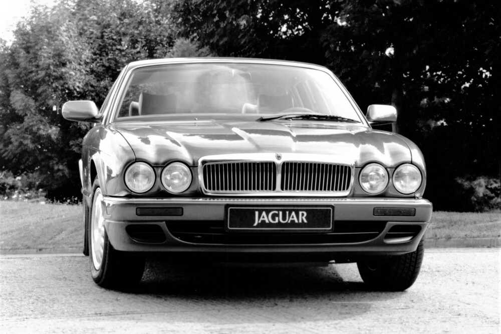 Jaguar XJ 2 поколение X300 (1994-1997) седан