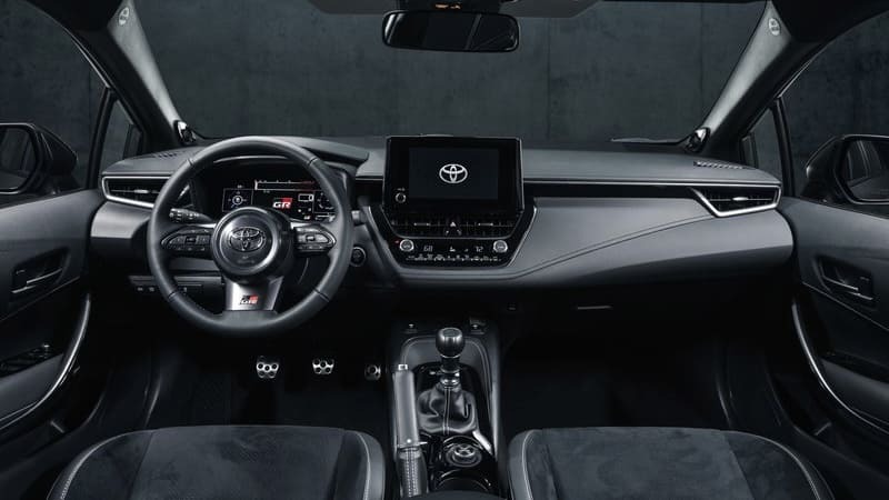 Салон Toyota GR Corolla