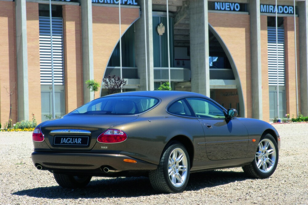 Jaguar XK 1 поколение Х100 [рестайлинг] (2000-2004) купе 