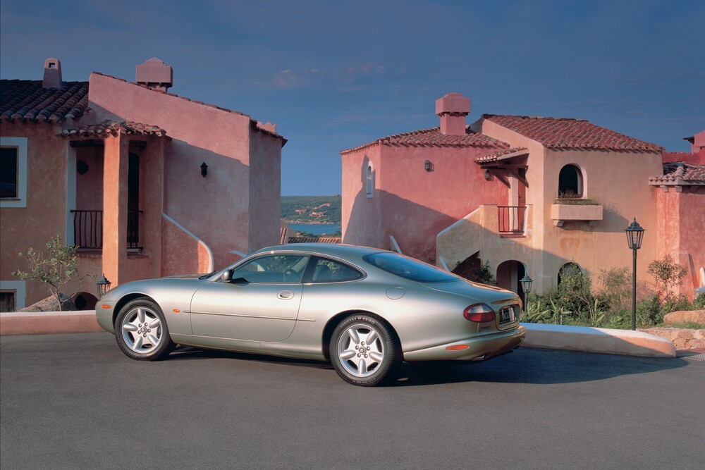 Jaguar XK 1 поколение Х100 (1996-2000) купе 