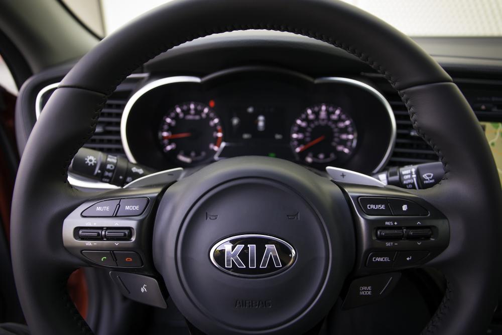 Kia Optima 3 поколение рестайлинг (2013-2015) Седан интерьер 