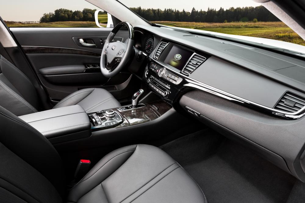 Kia Quoris 1 поколение рестайлинг (2015-2019) седан интерьер