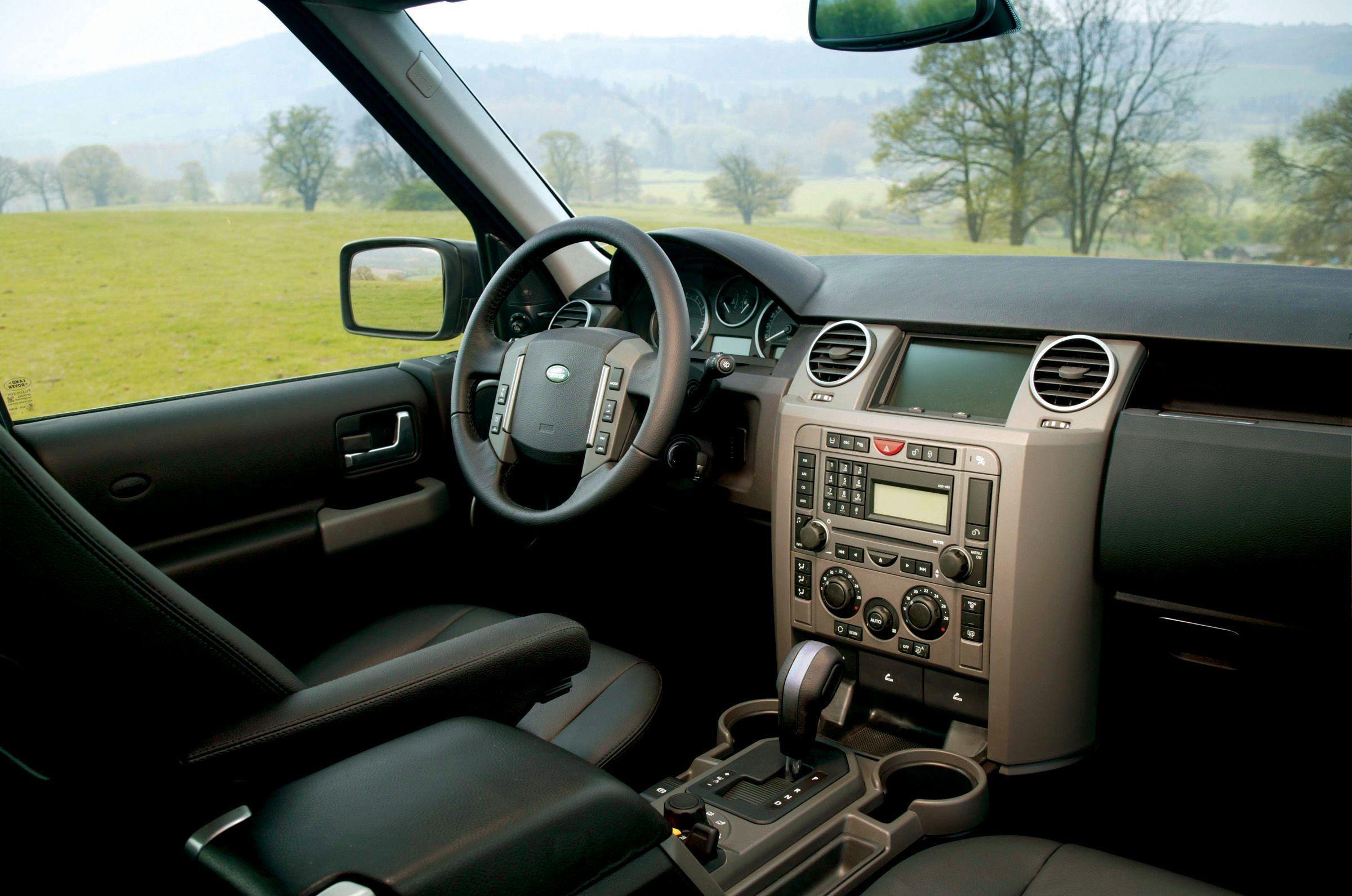 Дискавери 3 салон. Land Rover Discovery 3 2009. Land Rover Discovery 4 Interior. Land Rover Discovery III 2009 салон. Ленд Ровер Дискавери 3 салон.