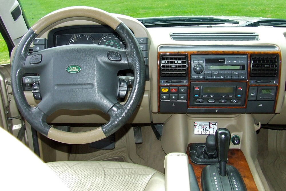 Land Rover Discovery 2 поколение (1998-2004) внедорожник 5 дв