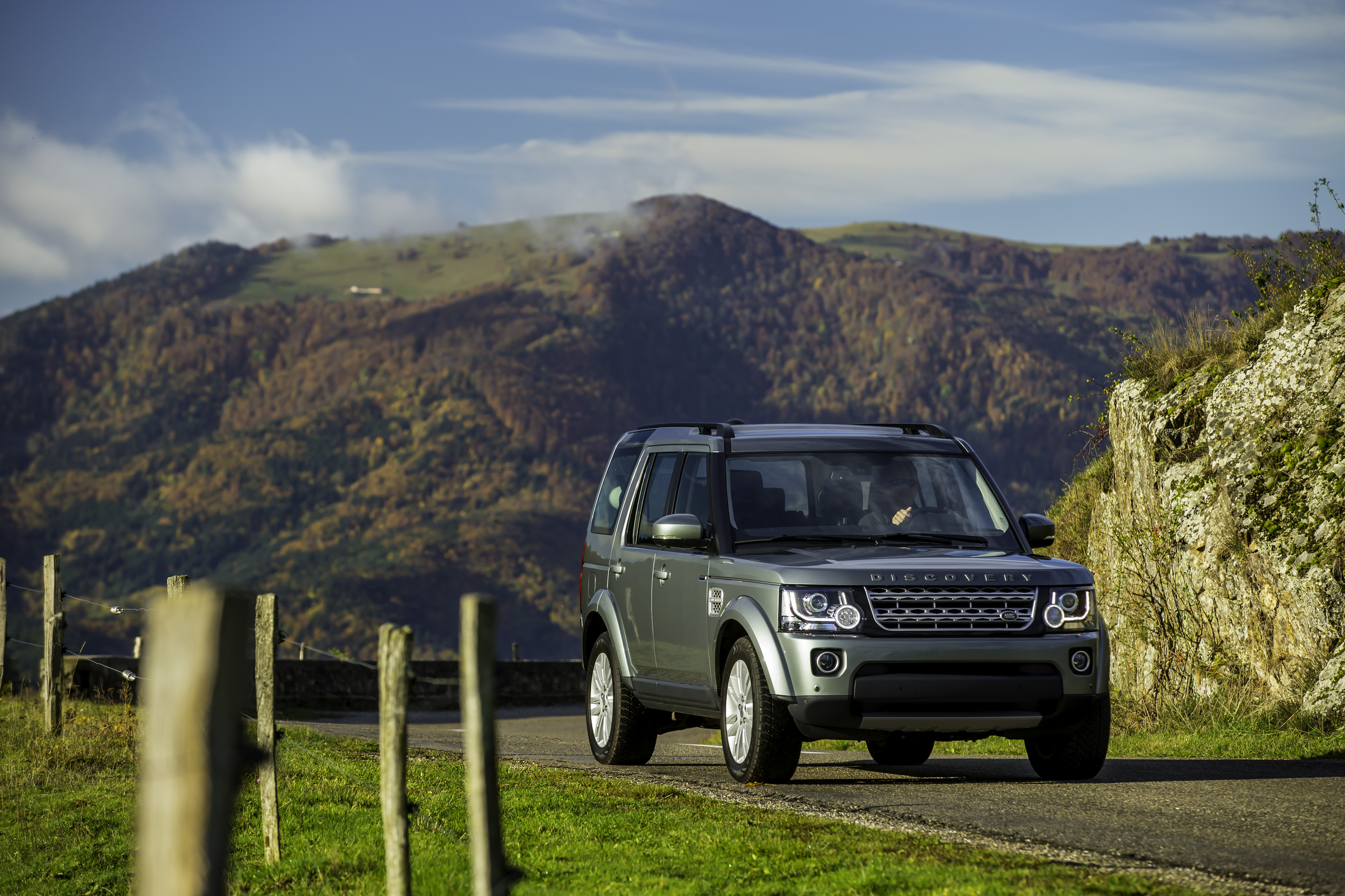 Ровер дискавери фото. Land Rover Discovery 4. Land Rover Дискавери 4. Ленд Ровер Дискавери 2014. Ленд Ровер Дискавери 4 2016.