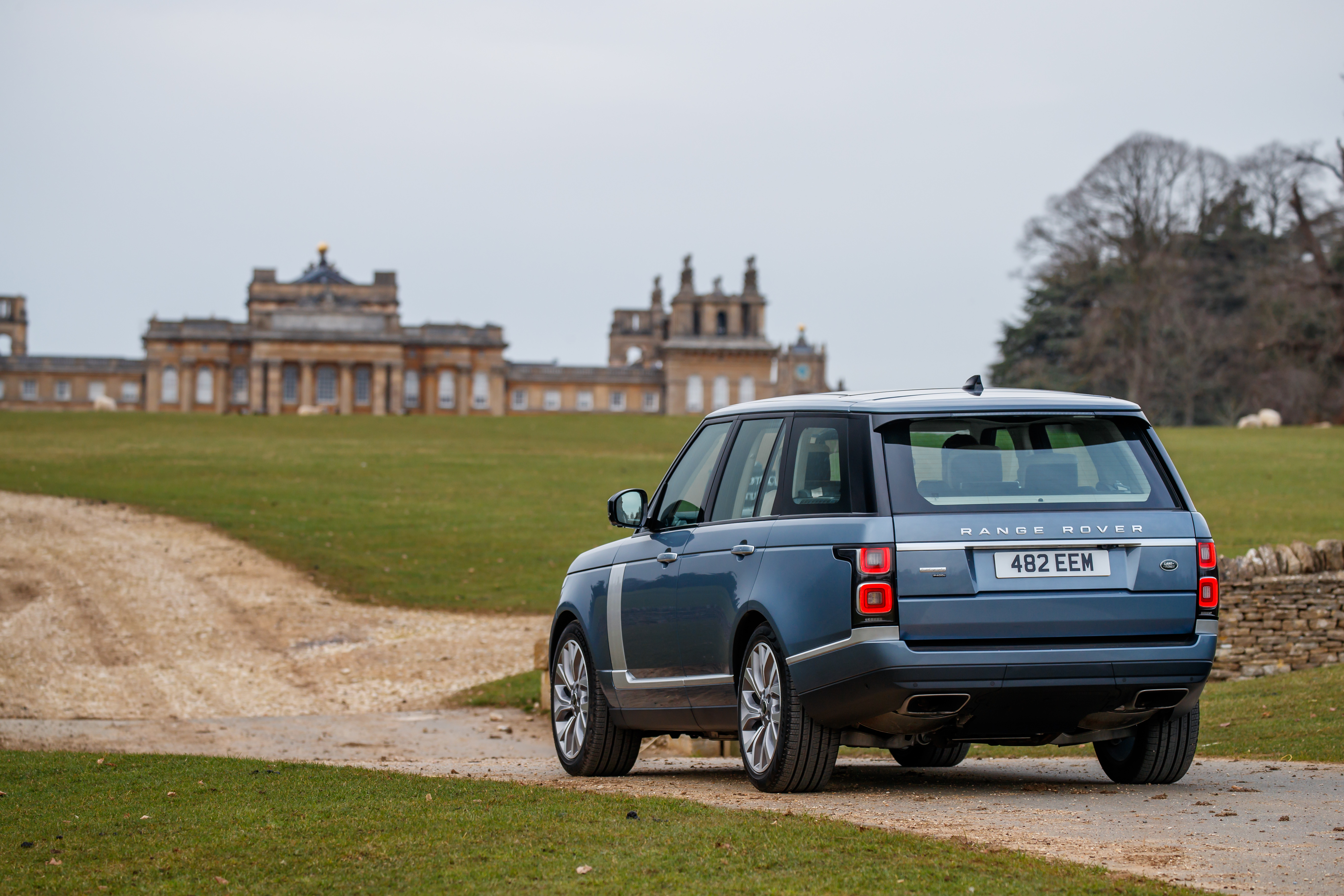 Range rover p. Range Rover p400e. Range Rover p400e long. Ленд Ровер Рендж Ровер 2018. Range Rover Autobiography.