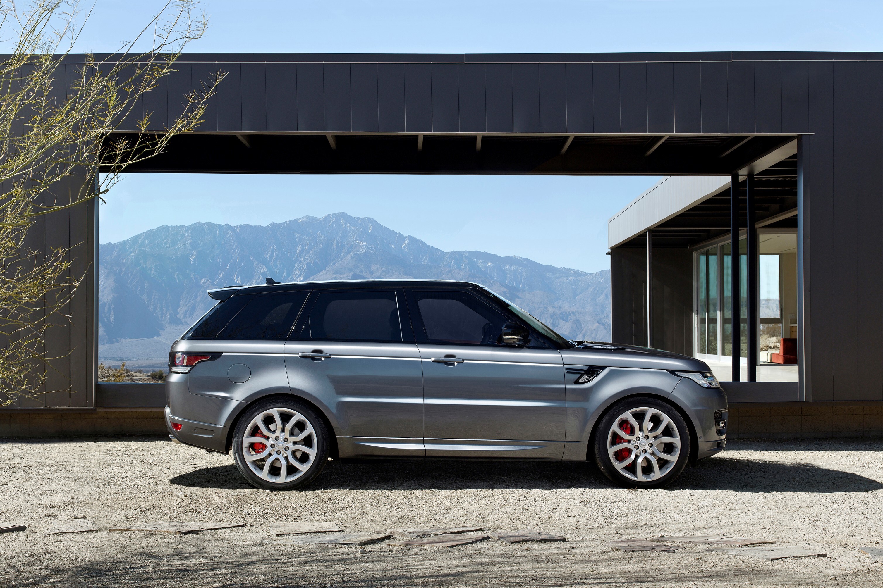 Range rover sports. Рендж Ровер спорт 2014. Range Rover 2014 uk.