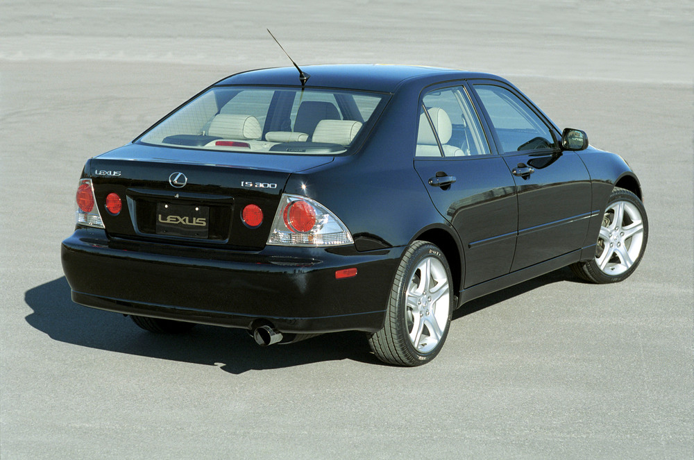 Lexus IS 1 поколение XE10 (1999-2005) седан